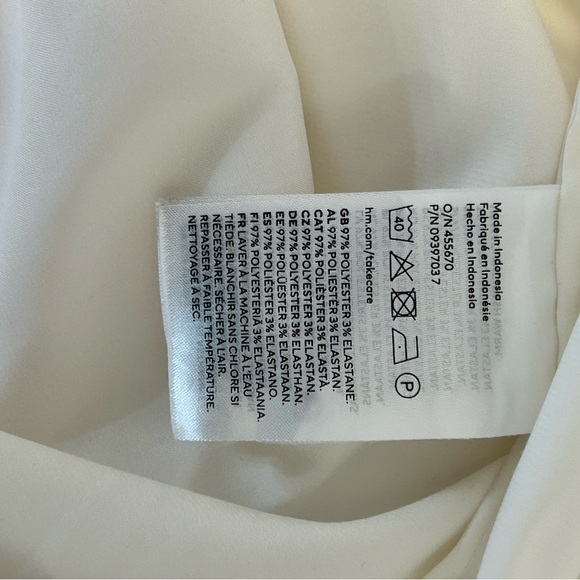 Elegant Cream Satin Blouse - Picture 3 of 6